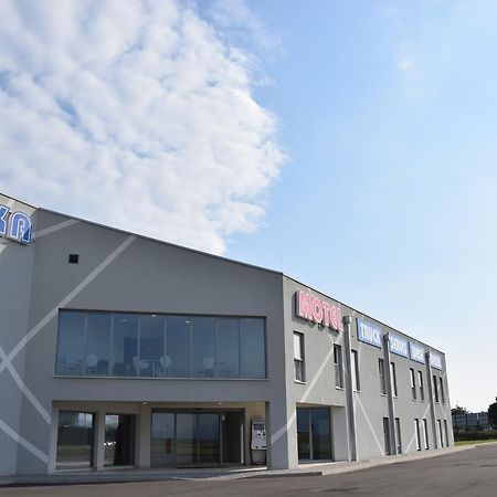 Daka Prenocisce Motel Velika Vas pri Krskem Luaran gambar