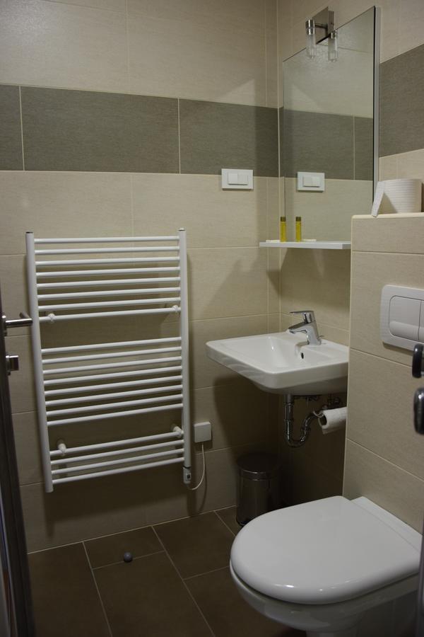 Daka Prenocisce Motel Velika Vas pri Krskem Luaran gambar